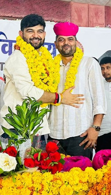 ramchandra_roj's tweet photo. बड़े भाई साहब प्यारेलाल चौधरी को राजस्थान प्रदेश कांग्रेस कमेटी (आरक्षण बचाओ प्रकोष्ट)मे प्रदेश महासचिव की महत्वपूर्ण जिम्मेदारी मिलने पर हार्दिक बधाई एवं शुभकामनाएँ। 💐💐👍
@JATpyarelal0
@INCRajasthan
#congrat https://t.co/nMMz8zGHbO