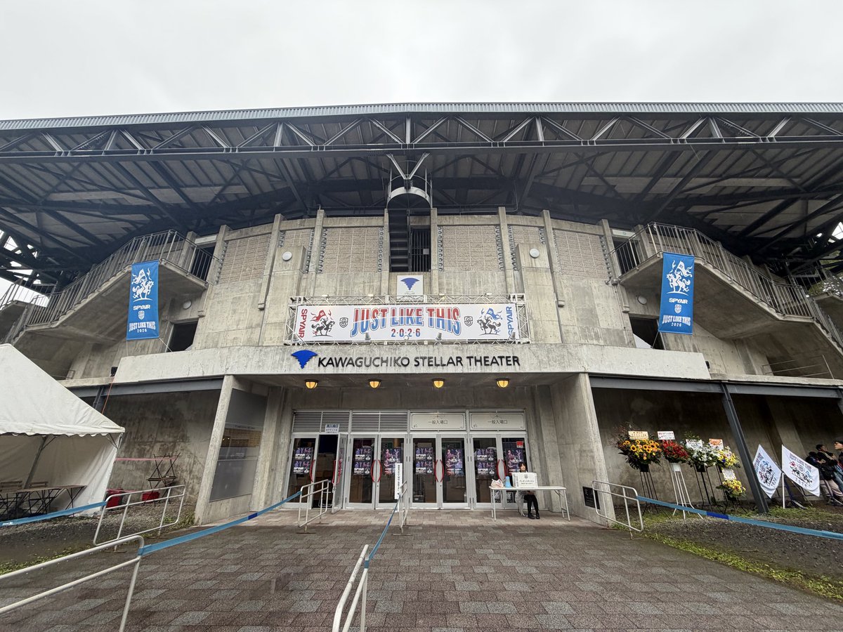 SATCHAN_0621's tweet photo. JLT2026！！！🦁
楽しかった〜！

入場前は雨でいけるかSPYAIR状態でしたが、なんとか！！！笑
JLTは雨が似合うんだ！笑

Vリーグの曲決まりました！って発表された時、ウルッときた！
よかったなぁ〜って！

何より、チケットをお譲り下さった方に感謝いたします！！！
ありがとうございました🤍 https://t.co/gKHO1mfiKM