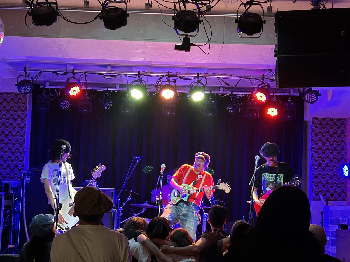 ckgk_vcmy's tweet photo. 昨夜は雨の中、西成クラブウォーターにお越し頂きました皆様、演者の皆様、そしてウォーターのスタッフの方々、ありがとうございました。そしてお世話になりました。
次回はもう来週ですが１０月４日（日）梅田ハードレインです。
#直撃バキューミー
#clubwater https://t.co/hPd80toYTV