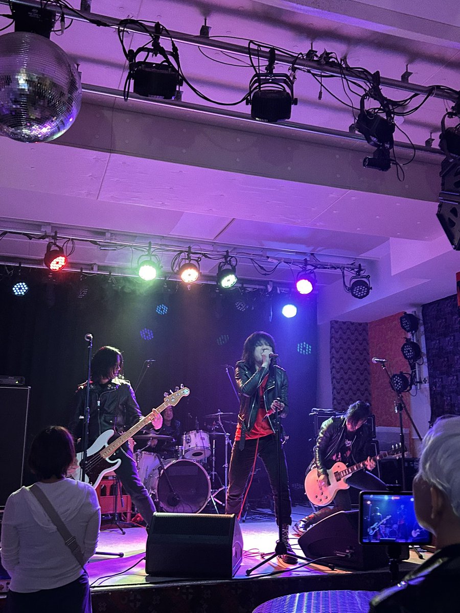 ckgk_vcmy's tweet photo. 昨夜は雨の中、西成クラブウォーターにお越し頂きました皆様、演者の皆様、そしてウォーターのスタッフの方々、ありがとうございました。そしてお世話になりました。
次回はもう来週ですが１０月４日（日）梅田ハードレインです。
#直撃バキューミー
#clubwater https://t.co/hPd80toYTV