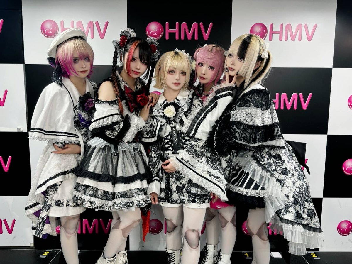 M_i_M_info's tweet photo. 【🥀9月26日のお礼🃏】

「HMV仙台EbeanSさんでのフリーライブありがとうございました❕❤︎

1部でもたくさんの人が足を止めてライブを見てくれて、2部では1部で出会った人がまた会いに来てくれたり嬉しかったです(;ᴗ;)
初の東北イベント楽しかったよ〜ありがとう(;ᴗ;)

今日は仙台space Zeroでお待ちしてます🐈‍⬛
お昼はTikTok撮影会＆特典会❕無料でメンバー全員とのTikTok撮れます꜀^ᴗ ̫ ᴗ^꜆💤
夜は1.5周年ワンマンツアー仙台公演❕
ファイナルに向けて頑張ります😾
会いに来てね❤︎」
🐈‍⬛Mau🐾

🥀 #メイメイセトリ🥀

･1部
M1 OMEGA PARADE
M2 Requiem
M3 hide and seek
M4 JOKER
M5 Doll
M6 thread of intention

･2部
M1 Nightmare
M2 hide and seek
M3 Requiem
M4 Doll
M5 JOKER
M6 OMEGA PARADE

#メイメイ