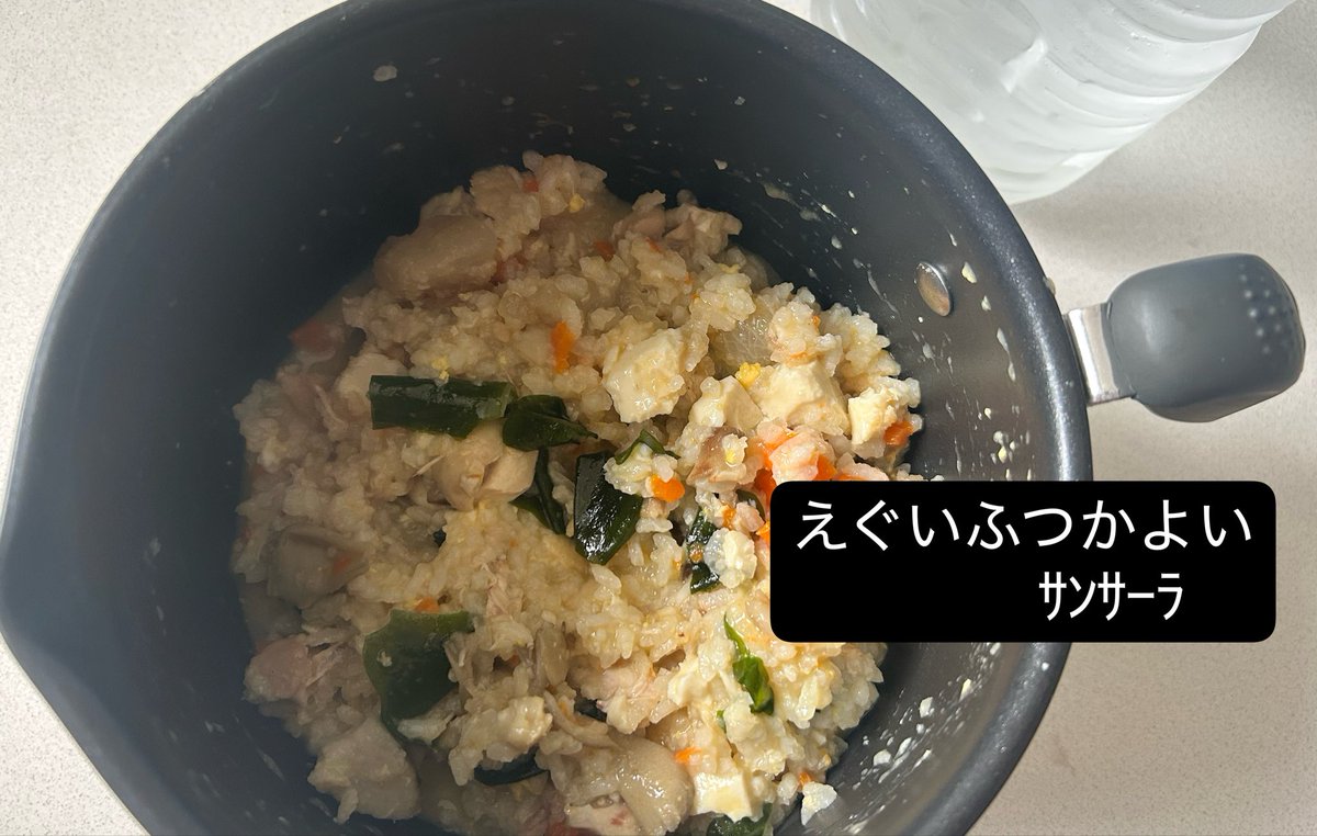 haruka_5floor's tweet photo. よそうｺﾄすら面倒なので鍋さらｲｸﾞｩ🥘

odenの残汁で昨晩準備してた私偉い。
ってことであっためて食うだけ〜〜
胃に優しい感謝。明日もODEN作る。 https://t.co/DweHTppRWV