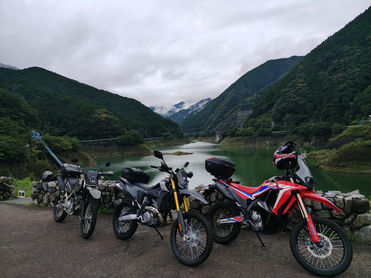 Jumbo3MaxpowerZ's tweet photo. 仲間がオフ車買ったので林道でも行こうかなと
林道部発足です。 https://t.co/v0w5kVWgAH