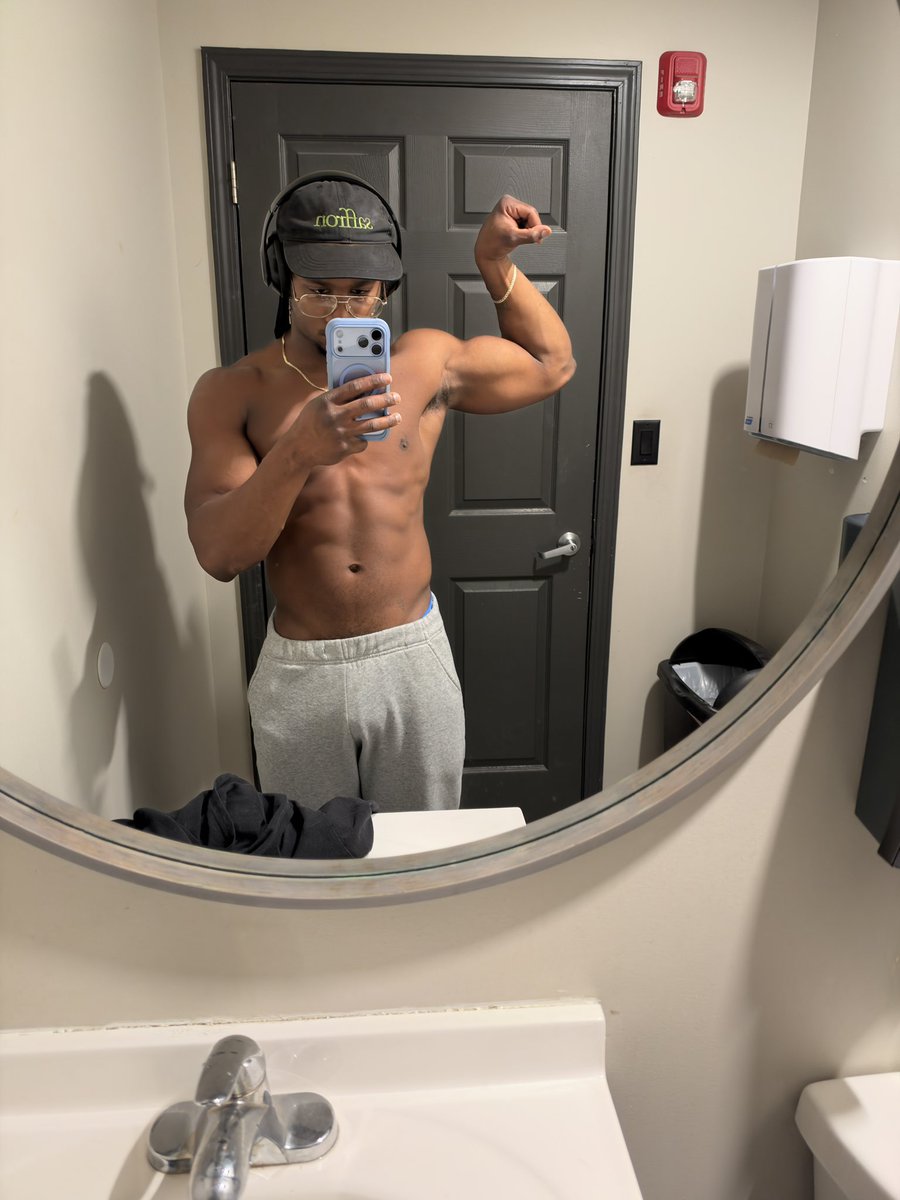 TLJackJack's tweet photo. Bicep-tember https://t.co/9gpq3SG7FG