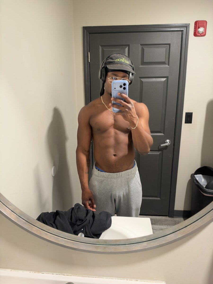 TLJackJack's tweet photo. Bicep-tember https://t.co/9gpq3SG7FG