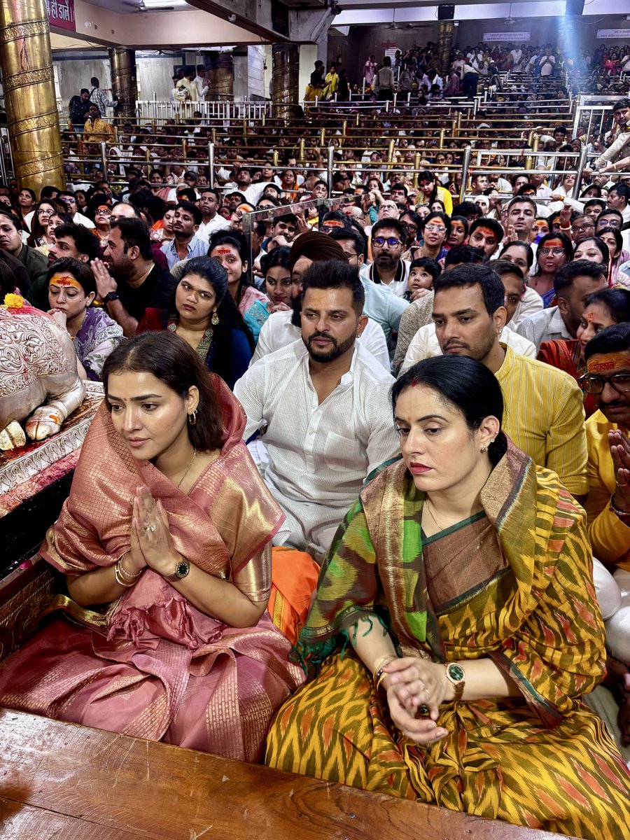 ImRaina's tweet photo. Blessed to witness the Bhasma Aarti with my family. Sitting in the divine presence of Baba Mahakal, my heart is filled with immense gratitude and peace. Beyond thankful for this graceful moment. 🔱✨
.
.
#Mahakal #BhasmaAarti #Ujjain #Gratitude #Blessed https://t.co/NKP21OwSWd