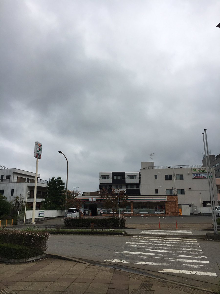 JF5OFRNU700McUw's tweet photo. JR佐倉駅北口ロータリー近くにある、セブンイレブン佐倉北口店は、台風25号による冠水被害で営業ができなくなっていたようですが、今日、前を通ったら営業を再開していました

約1週間ぶりの営業再開ですが、営業再開できてよかったですね https://t.co/Yj7b9KXobR