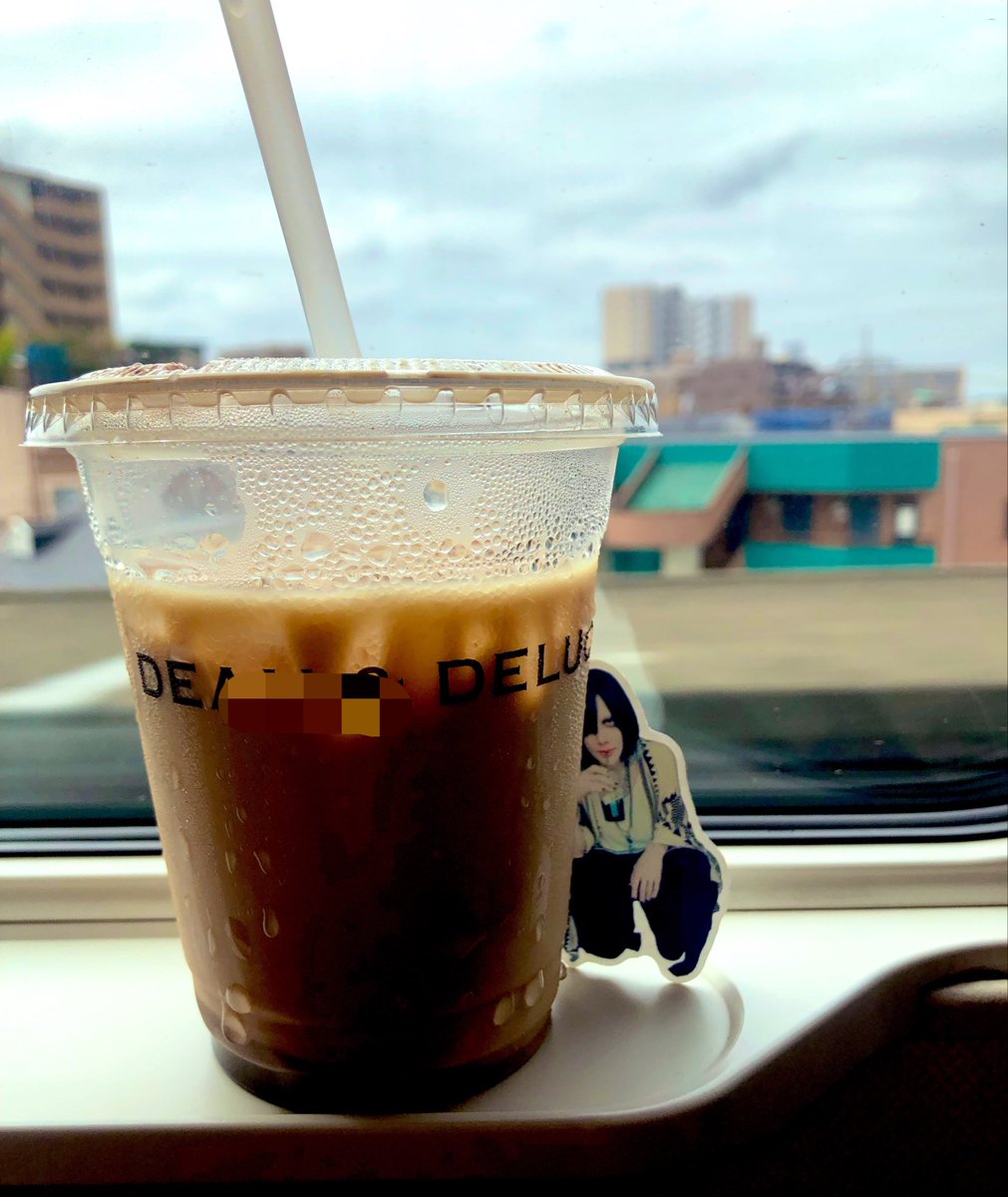 nao_bsweet's tweet photo. 一緒に飲んで旅する日🚄
少しゆっくりで行き〼。
#自作グッズで遊ぶ人🐾
#PlasticTree https://t.co/ROF8Yfrxek