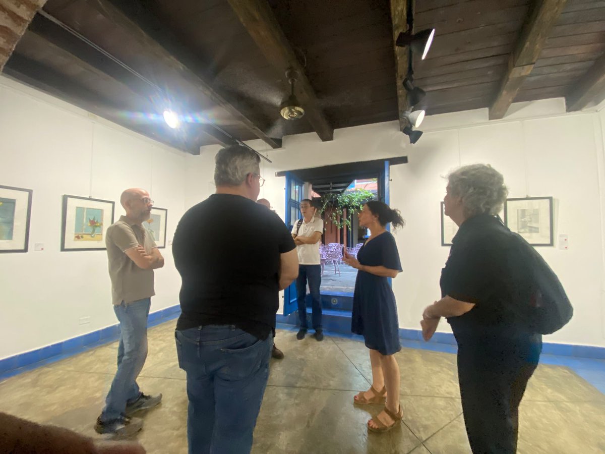 CentroImagenRD's tweet photo. Hoy tuvimos varias visitas guiadas en el CENTRO DE LA IMAGEN. Susan Mézquita en su muestra en el marco de la XII ediciones de Photoimagen recibió a sus antiguos compañeros de la ENVA.También visitaron la muestra Desde la ventana, doscientos años de Fotografía de Arispe y Acero. https://t.co/7bJXsBfRhN