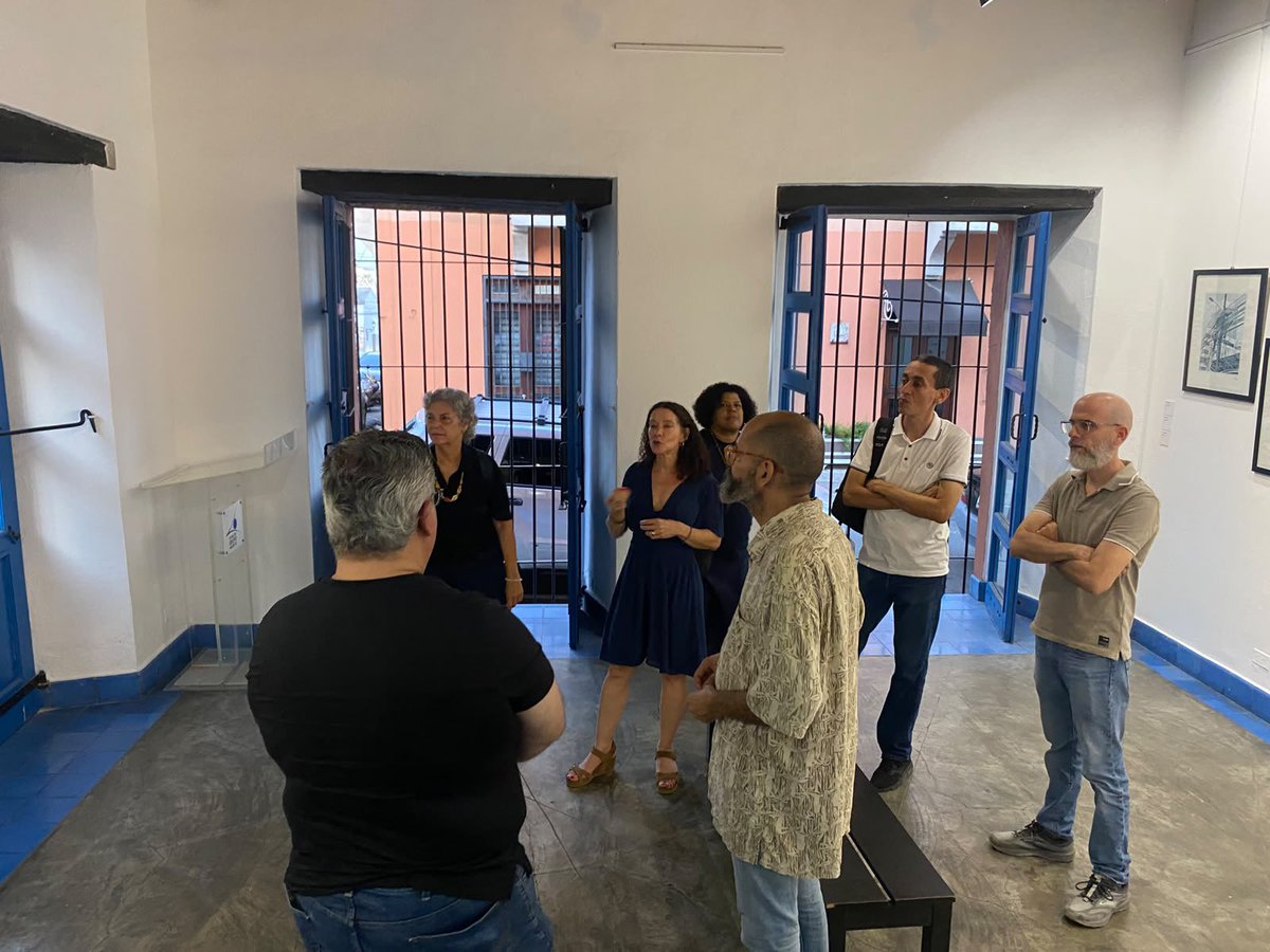 CentroImagenRD's tweet photo. Hoy tuvimos varias visitas guiadas en el CENTRO DE LA IMAGEN. Susan Mézquita en su muestra en el marco de la XII ediciones de Photoimagen recibió a sus antiguos compañeros de la ENVA.También visitaron la muestra Desde la ventana, doscientos años de Fotografía de Arispe y Acero. https://t.co/7bJXsBfRhN