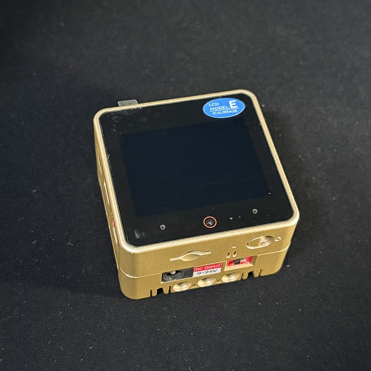 teamhackingpapa's tweet photo. OKAOで2nd prizeに選んでいただいた
M5Stack Innovation Contestの賞品である
M5StackのGOLD Editionが届きました！！

神々しい…！！

ありがとうございます！

#M5StackInnovationContest https://t.co/FY4Im5mms4