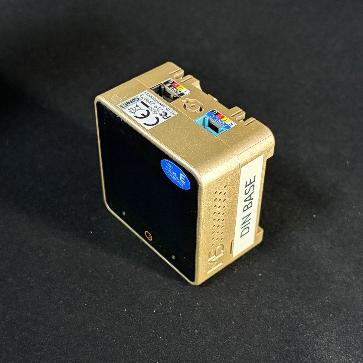 teamhackingpapa's tweet photo. OKAOで2nd prizeに選んでいただいた
M5Stack Innovation Contestの賞品である
M5StackのGOLD Editionが届きました！！

神々しい…！！

ありがとうございます！

#M5StackInnovationContest https://t.co/FY4Im5mms4