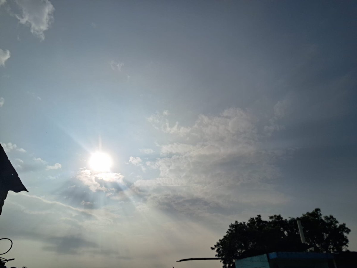 suryans_x's tweet photo. Finally sunrise after 40 hr of continuous rain https://t.co/gfCh8xNDO9