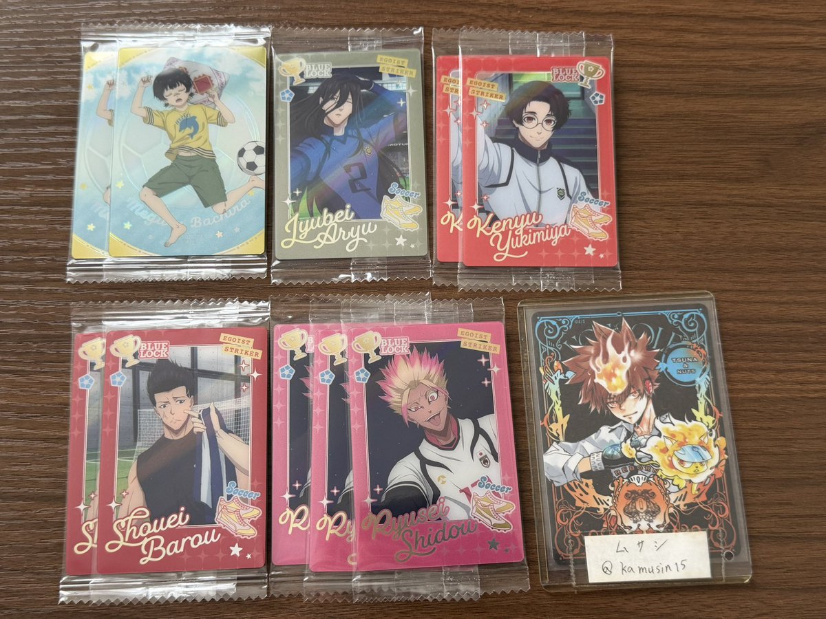 kamusin15's tweet photo. 【交換譲渡】ブルーロック　ブルロ　ウエハース 6
譲:画像参照
求:同異種黒名又は定価+送料
郵送のみ
・譲渡の場合1枚目は4枚目より倍数以上、2枚目は同数以上含めたお取引
・交換の場合1枚目は4枚目同数以上含めたお取引
・異種は単体絵柄のみ、値段異なるものは希望の比率を合わせてご提示ください https://t.co/PF8yEca6Yp