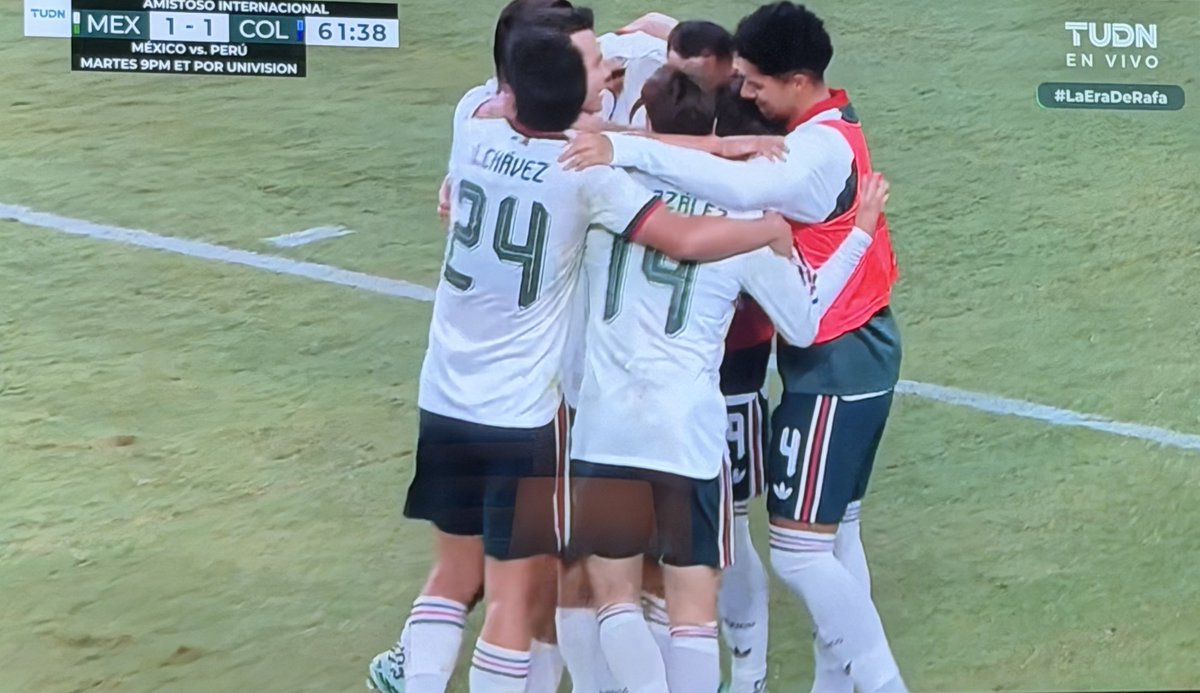 Ramon3MR's tweet photo. Gooooooooooooooo Mexico!! #MEXvsCOL https://t.co/CDD3DXxt7E