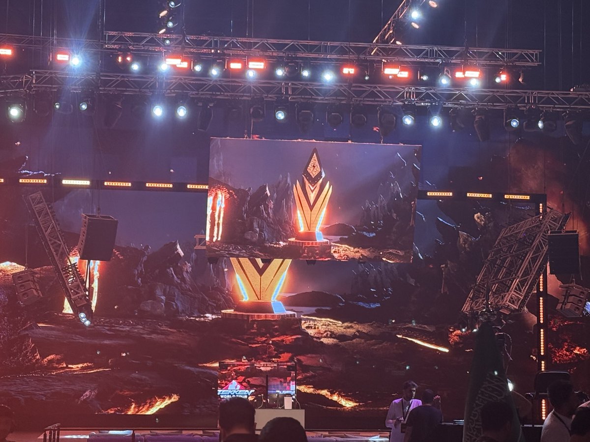 Gliimmer_'s tweet photo. What a night… 
I still hear the crowd cheering, and I still remember the exact feeling while playing on the big stage. I had so much fun today and met so many people I look up to, it’s definitely a day to remember and a serious milestone! Will try to keep it up and do better! 🌸 https://t.co/sPSzFykkdb