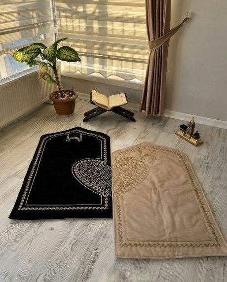 iskorpix019's tweet photo. Bir anne sabah namazı için çocuklarını şöyle uyandırıyormuş;
***
Namaza kalkın,
cennette bizden kimsenin eksik olmasını istemiyorum.

#FatmaBetülSayan Pazar https://t.co/1Uw7CLPdfQ
