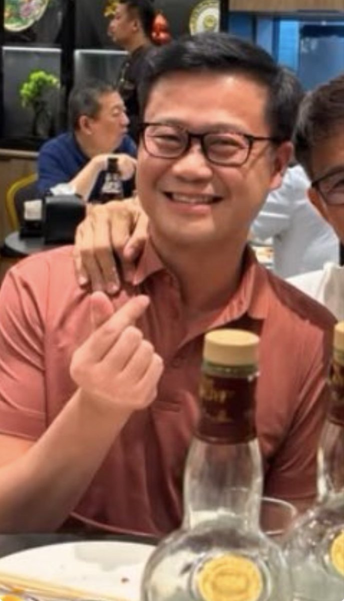 heyltsnotkdg_'s tweet photo. ano kaya thought process na nag-WinRi heart siya sa inuman with friends 👀👀👀 https://t.co/AmAOnkd5QG