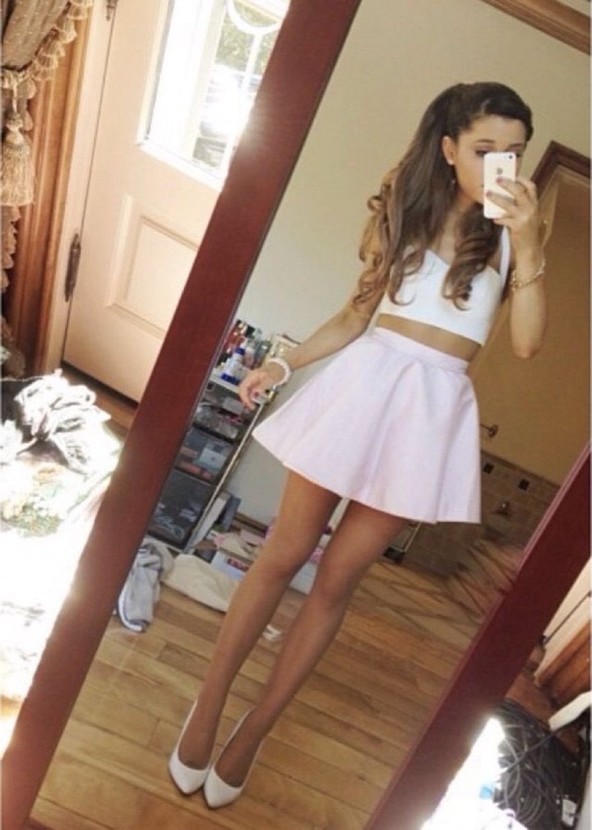 lvntsiana's tweet photo. genuinely need to know what bmi i have to be to get ariana’s gorgeous doll legs 🥲 https://t.co/HTyG32buMt