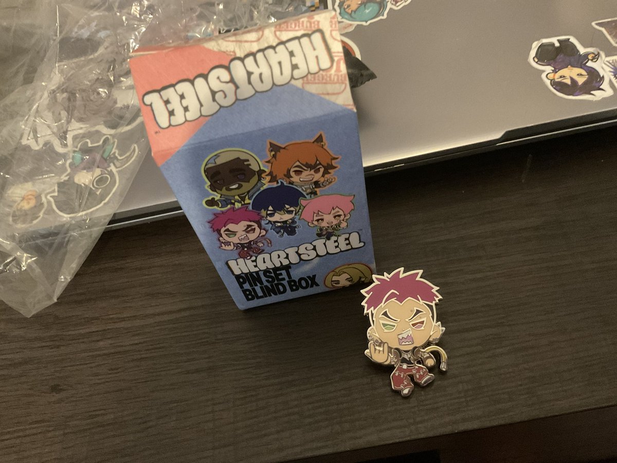 phelmimiu's tweet photo. wait..why did i only get 1 heartsteel pin blind box when it said the listed price was for 6 boxes with each member ☹️☹️ is anyone else having this problem?? can anyone at @riotgames help me please.. https://t.co/Z53bGuDsa7