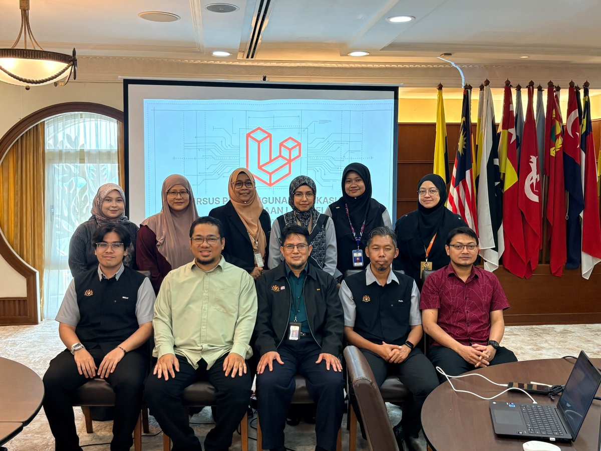 bheuu_jpm's tweet photo. BHEUU INOVASI DIGITAL: TRANSFORMASI PEMBANGUNAN SISTEM DENGAN TEKNOLOGI AI

Pautan fb: https://t.co/ZJP1m8V957

#bheuu
#jabatanperdanamenteri
#malaysiamadani
#inovasidigital https://t.co/PvbIX6Pgny