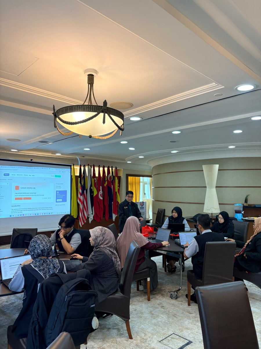 bheuu_jpm's tweet photo. BHEUU INOVASI DIGITAL: TRANSFORMASI PEMBANGUNAN SISTEM DENGAN TEKNOLOGI AI

Pautan fb: https://t.co/ZJP1m8V957

#bheuu
#jabatanperdanamenteri
#malaysiamadani
#inovasidigital https://t.co/PvbIX6Pgny