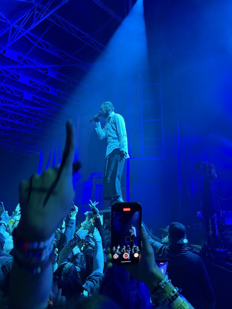 torchiefoundme's tweet photo. I miss lane boy on the setlist :(

#laneboy #twentyonepilots https://t.co/Ra6Bl8g5U1