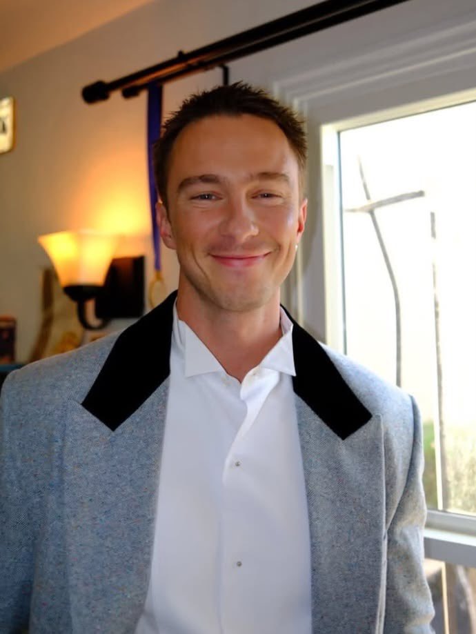 axelscollection's tweet photo. Guys remember when we had drew 
 summer </3 https://t.co/33uTTU85rl