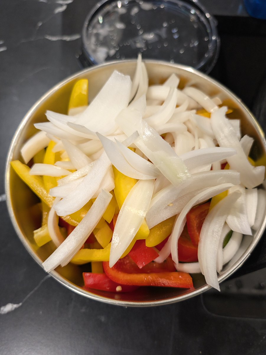 Grilling_Pete's tweet photo. Victory Fajita Formation! #gopokes #guesswhosback https://t.co/YuiMJ9DQWu