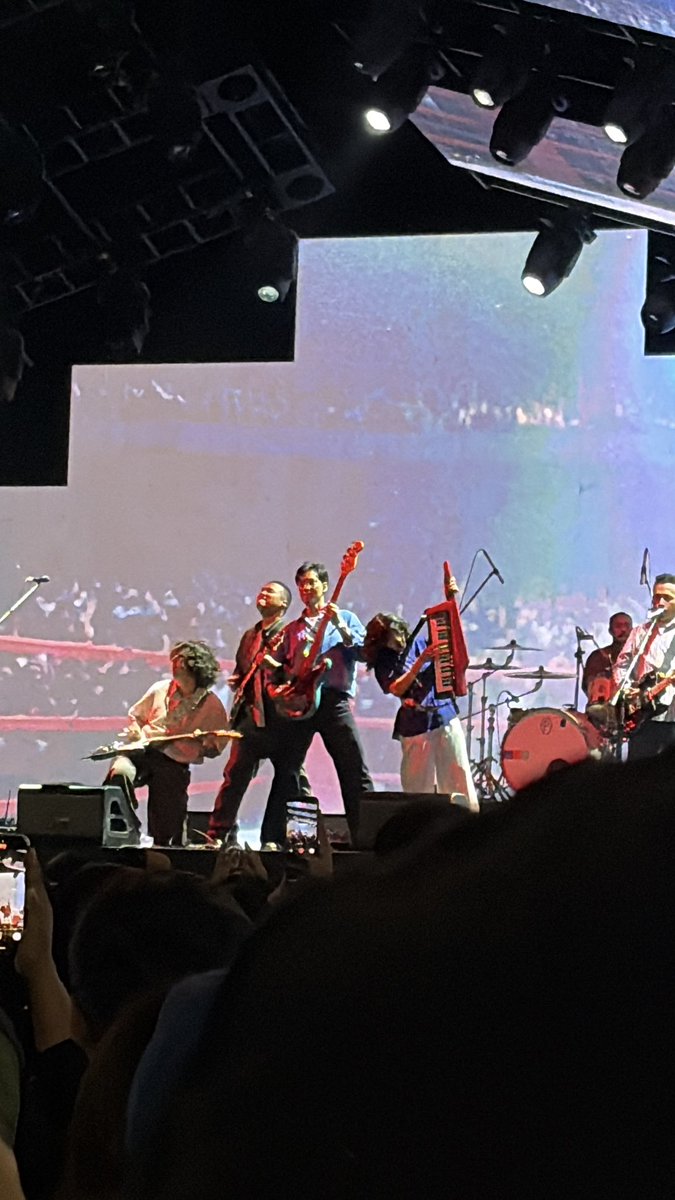 areumdawoy's tweet photo. bertemu lagi sama band isinya tiga orang itu (maul, adam, Ildo) dengan sessionist nya yang full energic 🔥🔥🔥
#Perunggu #Pestapora #Pespor #TarungBebas #Berhasil #Pestapora2026 #Maul #Adam #Ildo https://t.co/nAvd1w1cjc