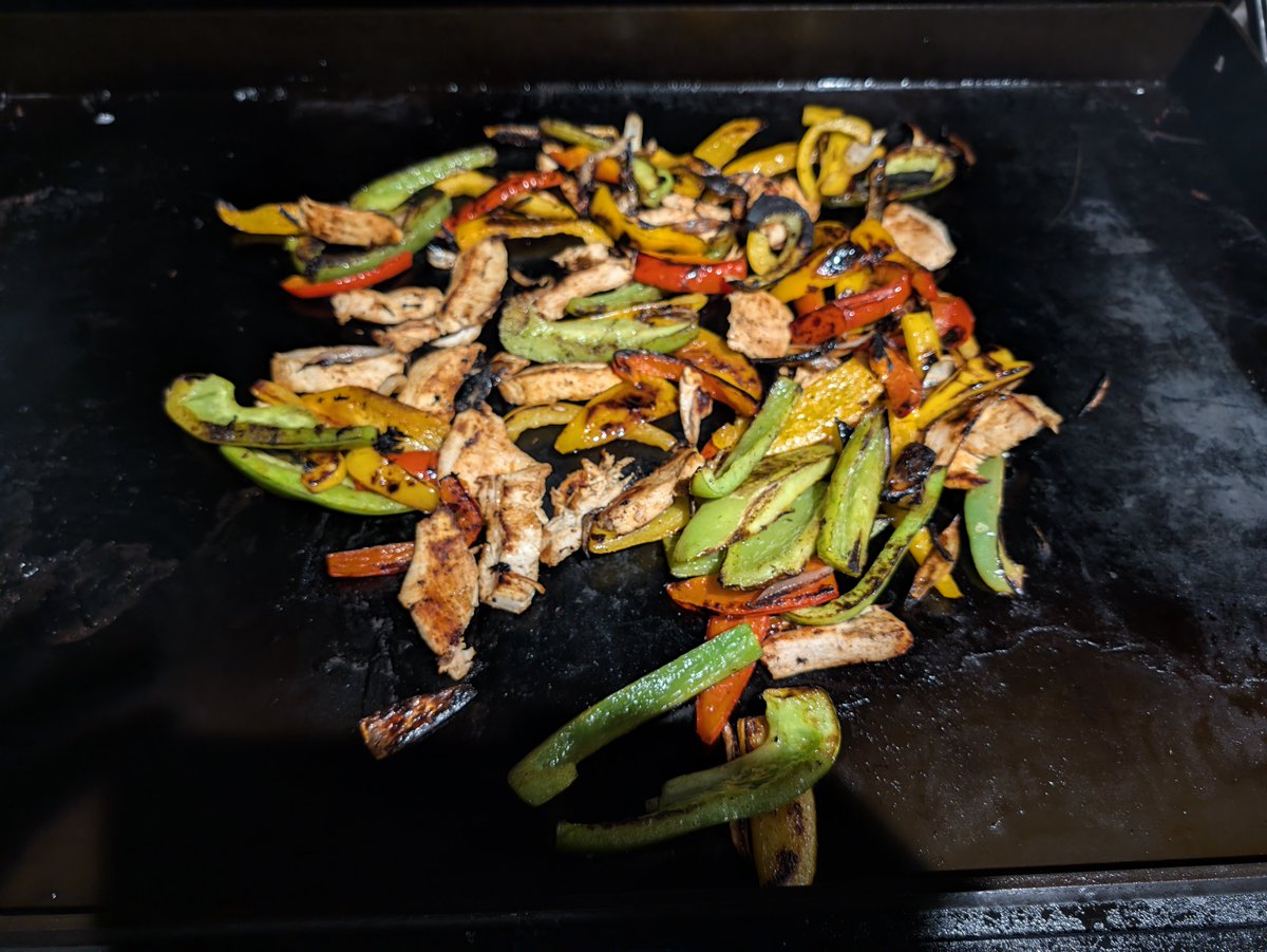 Grilling_Pete's tweet photo. Victory Fajita Formation! #gopokes #guesswhosback https://t.co/YuiMJ9DQWu