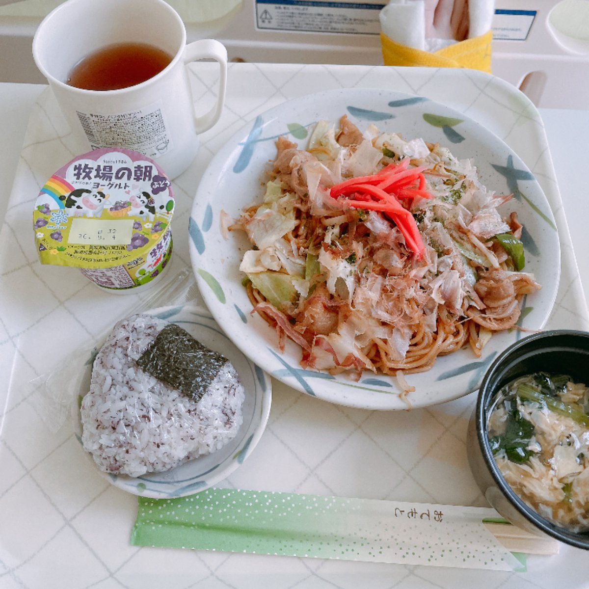 amakkosakura's tweet photo. 昼ごはん、晩ごはんは美味しくボリュームもたっぷりあったので、入院期間は病院食だけで耐えられた。全然痩せなかった。

昼ごはん https://t.co/Bz4zPuak7s