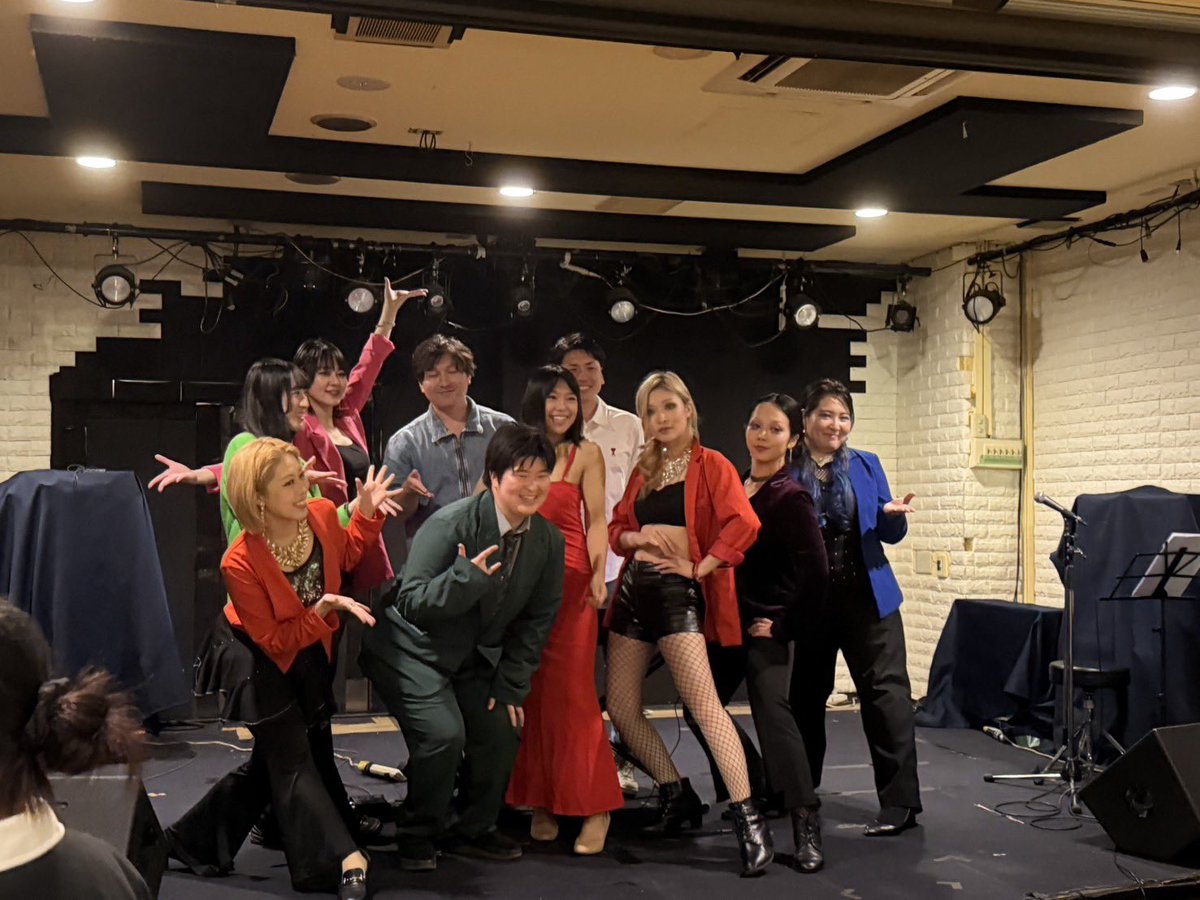 akkun_hyoka's tweet photo. 【汀明&Akkun ウェディングライブ】
改めまして、昨日ウェディングライブにお越しいただきありがとうございました！
遠方からもたくさんお越しいただきまして嬉しく思います。
またゲスト出演のEnchanted Theater、DA-II、最高のパフォーマンスすぎて満たされました。お忙しい中ありがとうございました！
二次会も、かつおさんにて楽しく過ごせました！ありがとうございます🍺

入籍してから9ヶ月が経ちました。
色んなことがすでにたくさんありましたが、
我々が思っている以上に応援していただいていることを実感しました。
同時に、自分は「良いものは良いと言いたい」をモットーに告知や宣伝をしています。
今回、エンシアやDA-IIの2組が我々のつながりに広まり、ファンが増え、
初対面の知り合い同士が友達になる光景を見て、
狙い通りの会になったこと、大変うれしく思います。
これからもこのスタンスは変えずに活動します！

関係者の皆様、会場のスタッフの皆様、
幸せな1日をありがとうございました！！