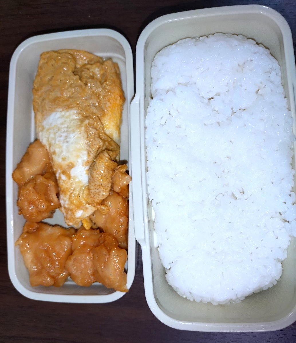 WKmcvCieSEoBY1q's tweet photo. おはようございます☀

最近晩酌で楽しんでいるのは
定番の業務スーパー😆

唐揚げ（1kg 648円＋税）
ポテトサラダ（1kg 388円＋税）

どちらも今月限定の価格かも？🤔

唐揚げはレンチン🆗
お弁当にも入れてみました🍱
卵焼きと唐揚げは
最強の組み合わせですね😋👍

これからもポストやリプは
マイペースとなりますが
よろしくお願いします😊

#おうちごはん
#おうち居酒屋