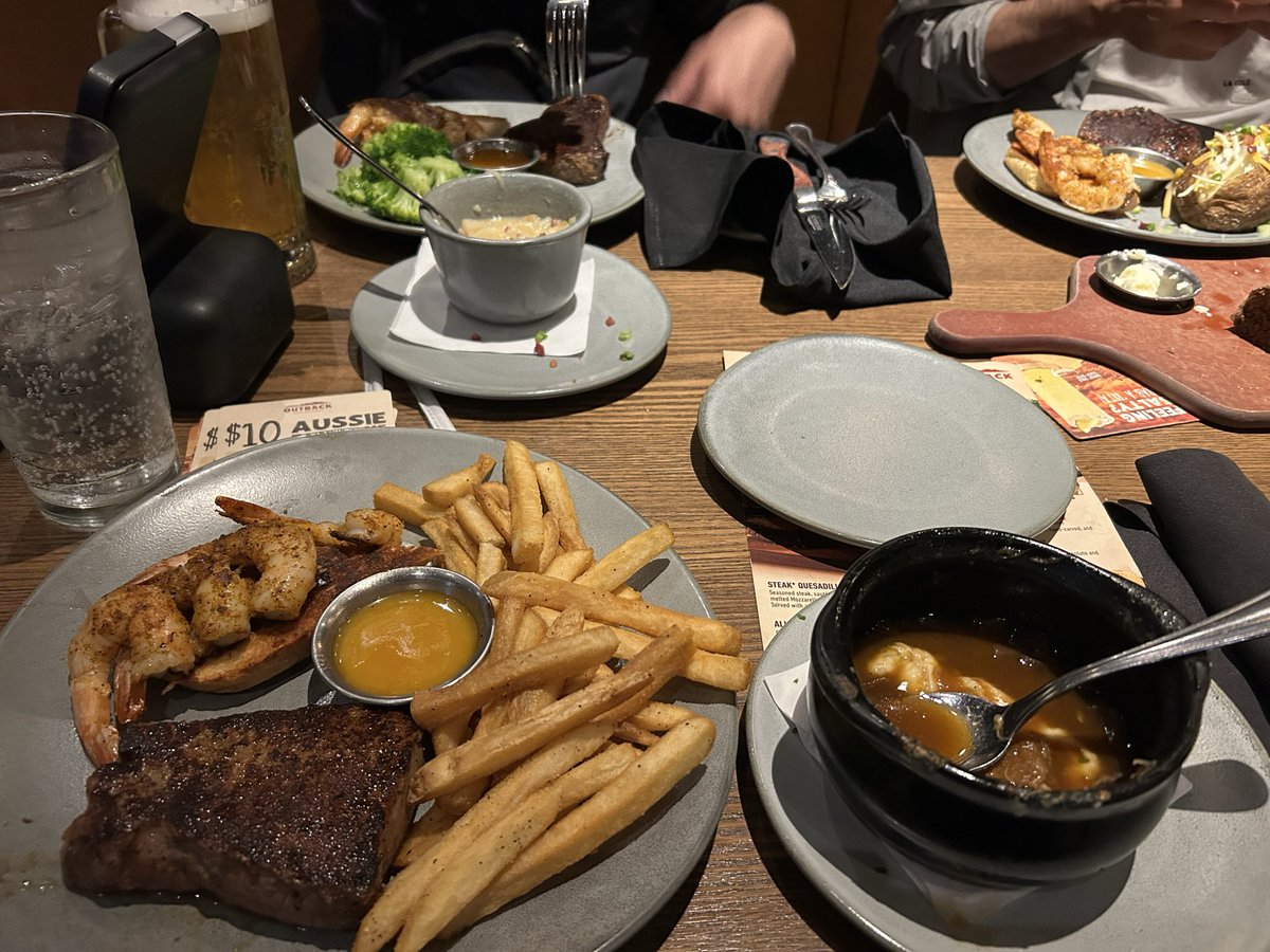 rasphappy_pi's tweet photo. サーロインステーキ食ったぜ！勝ち！！！！ https://t.co/ekRfZWXBd8