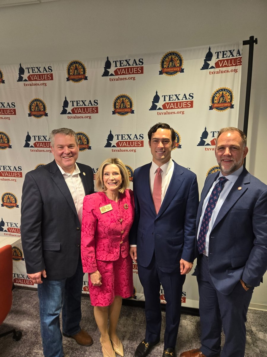 AndyHopperTX's tweet photo. Our team had a great time at the @txvalues Faith Fest in Austin today! Glad to have the opportunity to talk about Islamification along with @brentmoney and @KeresaForTexas.

Truly appreciate this organization and proud to stand with them in the fight to preserve Texas culture. https://t.co/xjykWEsViy