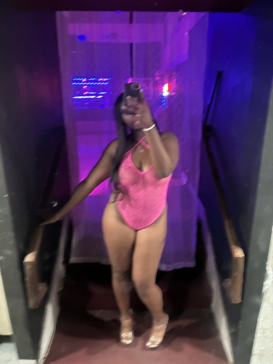 Kitty131423's tweet photo. Incase you was wondering what I have on right now🌸💕💋 https://t.co/NvqavNOGIV