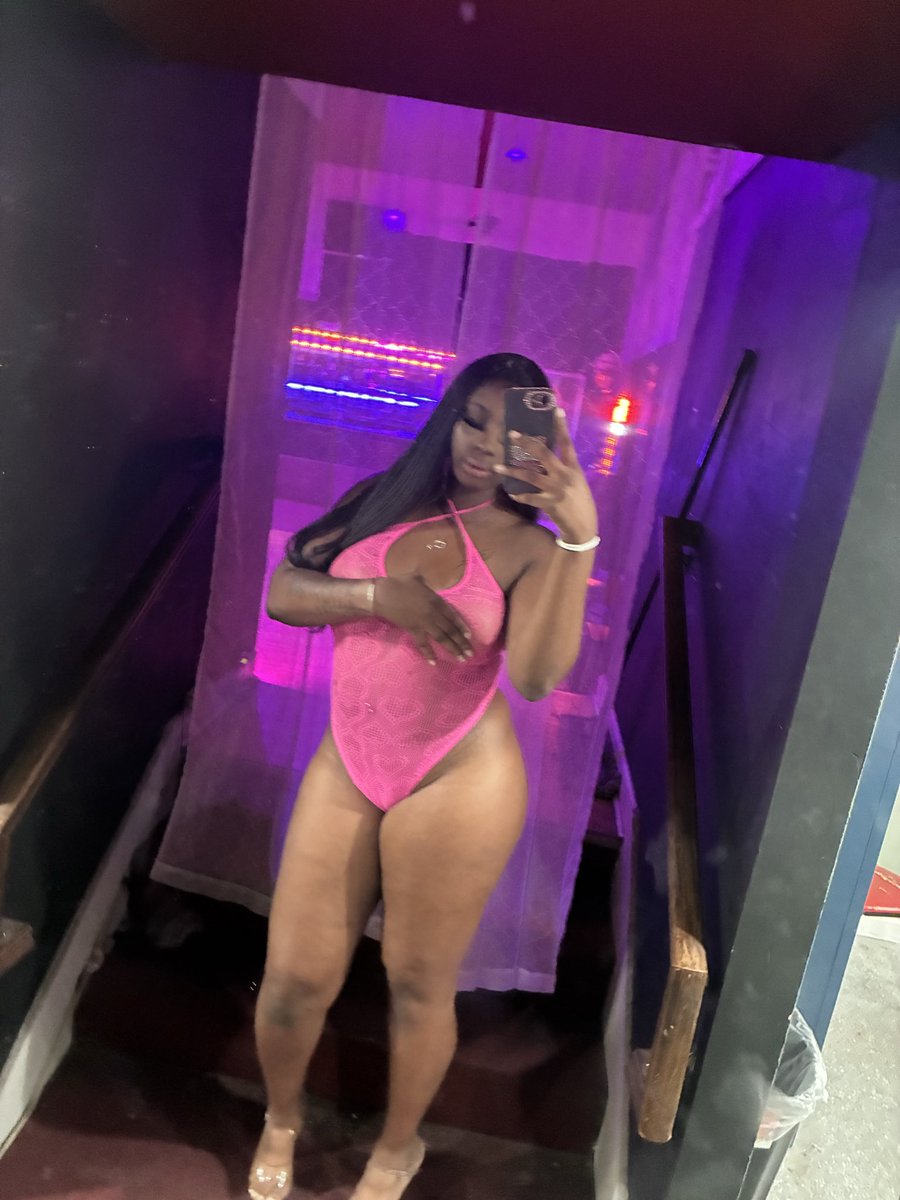 Kitty131423's tweet photo. Incase you was wondering what I have on right now🌸💕💋 https://t.co/NvqavNOGIV