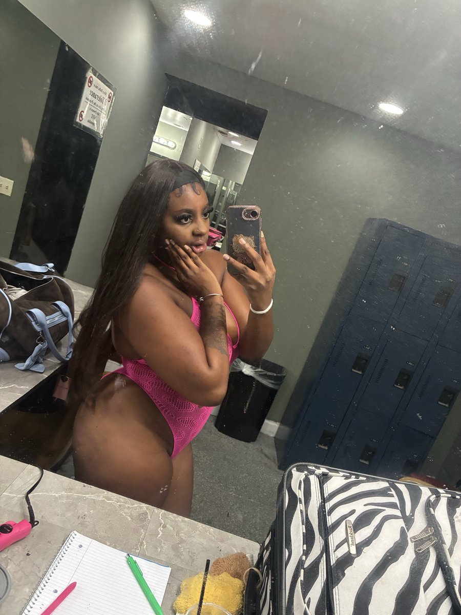 Kitty131423's tweet photo. Incase you was wondering what I have on right now🌸💕💋 https://t.co/NvqavNOGIV