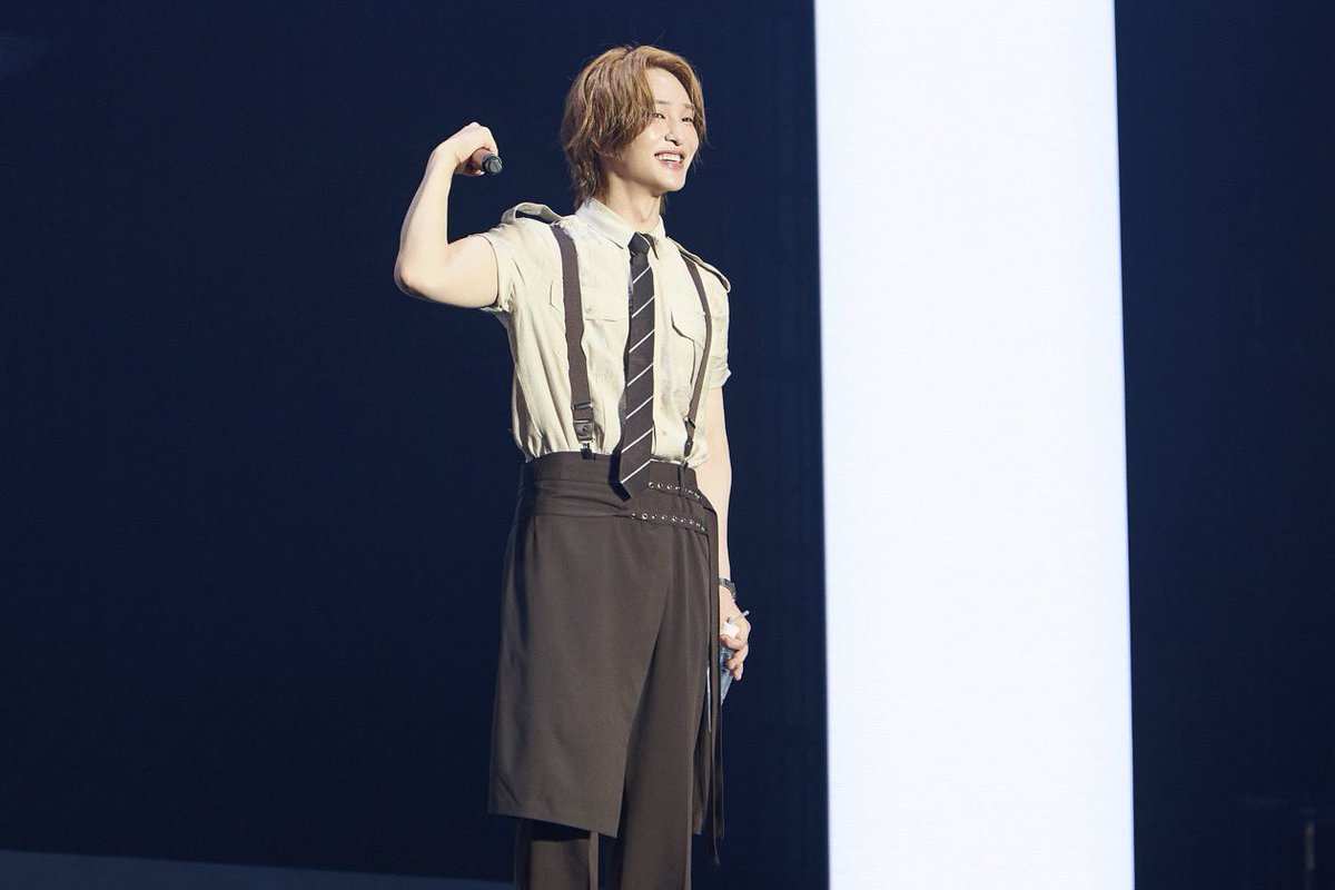 ararechanab's tweet photo. SHINeeがシャヲル以外の場所で歌うと必ず賞賛の嵐でめっちゃ嬉しいんだけど。
シャヲル以外を歌声で一瞬で引き込むってすごくない？歌手の道をあきらめないでくれてありがとう😭
もちろんオニュは歌声だけではなく知れば知るほど沼が深いです😂
日本ツアーも期待したい🥳#ONEW https://t.co/NaDWlc3M7L