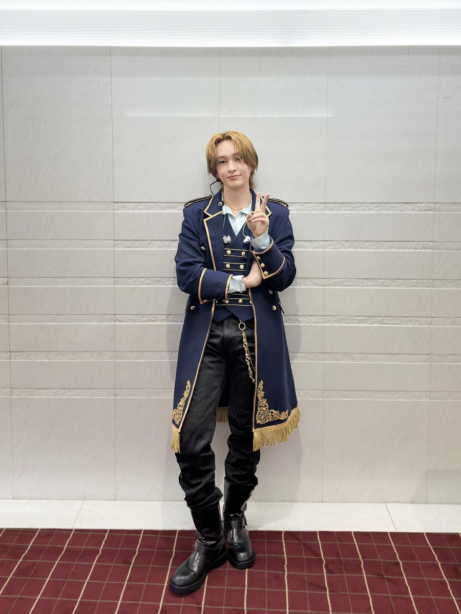 ararechanab's tweet photo. SHINeeがシャヲル以外の場所で歌うと必ず賞賛の嵐でめっちゃ嬉しいんだけど。
シャヲル以外を歌声で一瞬で引き込むってすごくない？歌手の道をあきらめないでくれてありがとう😭
もちろんオニュは歌声だけではなく知れば知るほど沼が深いです😂
日本ツアーも期待したい🥳#ONEW https://t.co/NaDWlc3M7L