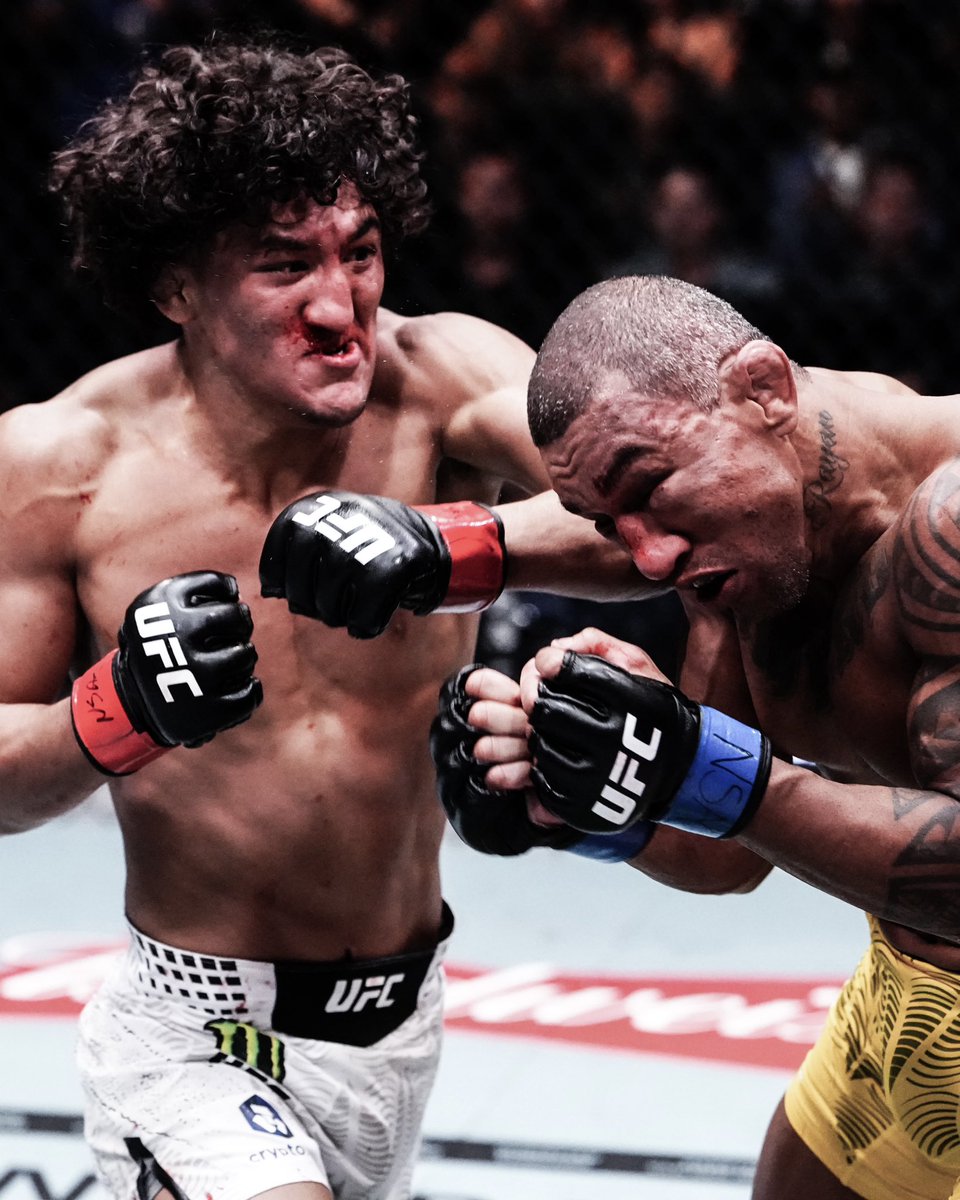 Full_Violence's tweet photo. WHAT A F*CKING SCRAP. #UFCVegas121 https://t.co/5MBSiRNRRw