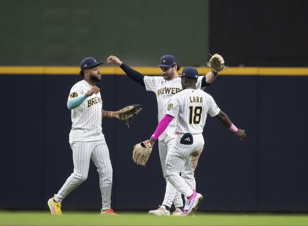 Brewers's tweet photo. Enjoying the ride https://t.co/GYOkUB0goP