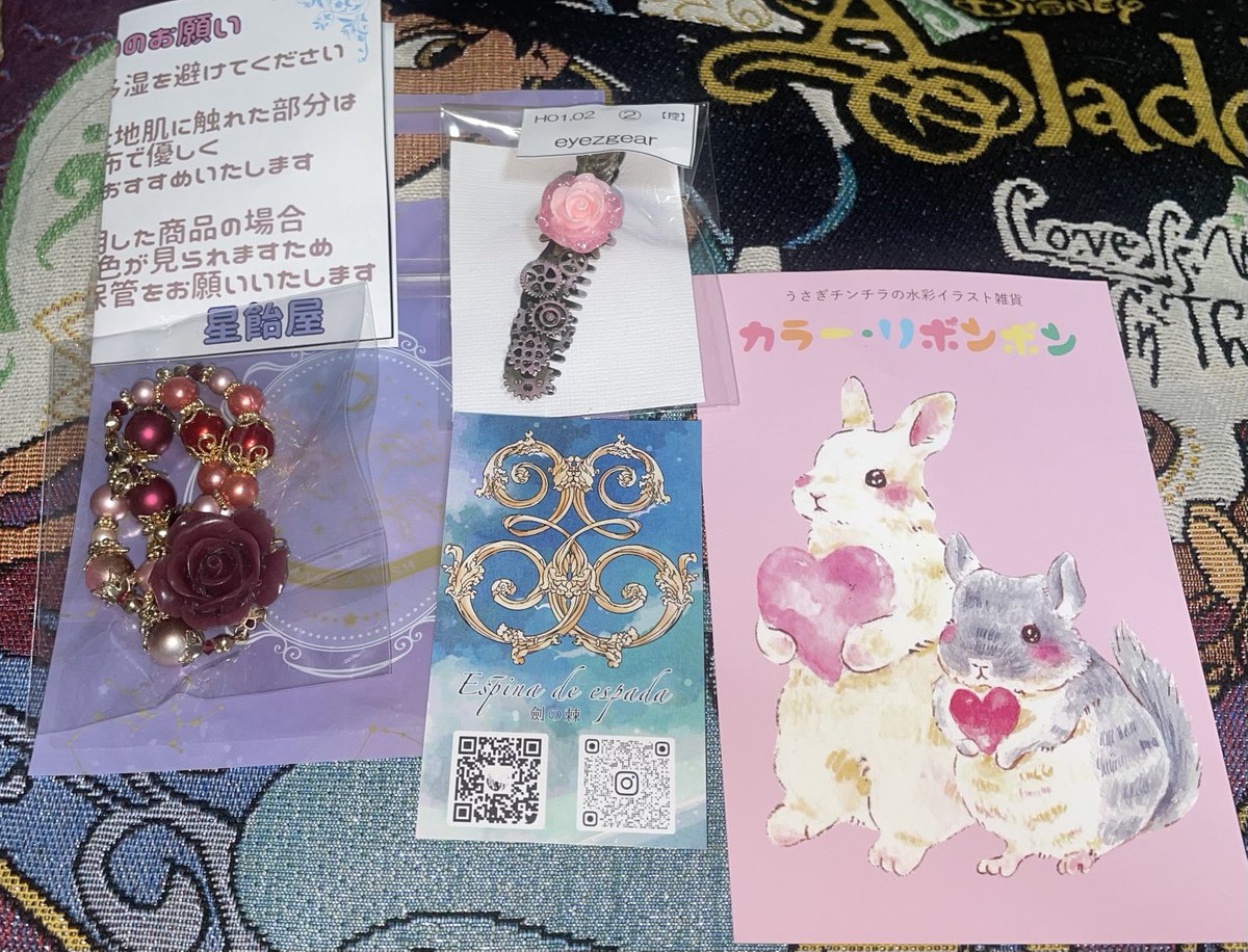 Joxo7_c05's tweet photo. お迎えした物は
①薔薇のブレスレット
星飴屋さん(@stella_factory)
前々回から気になってたの今回やっとお迎え出来た🌹色味とかめっちゃ可愛い🫶🎠

②薔薇のギアヘアクリップ
eyezgearさん(@eyezgear)
1000円くじで当たった物🌹ピンクのヘアクリップが来てテンション爆上がり🫶 https://t.co/QnTJABjr36