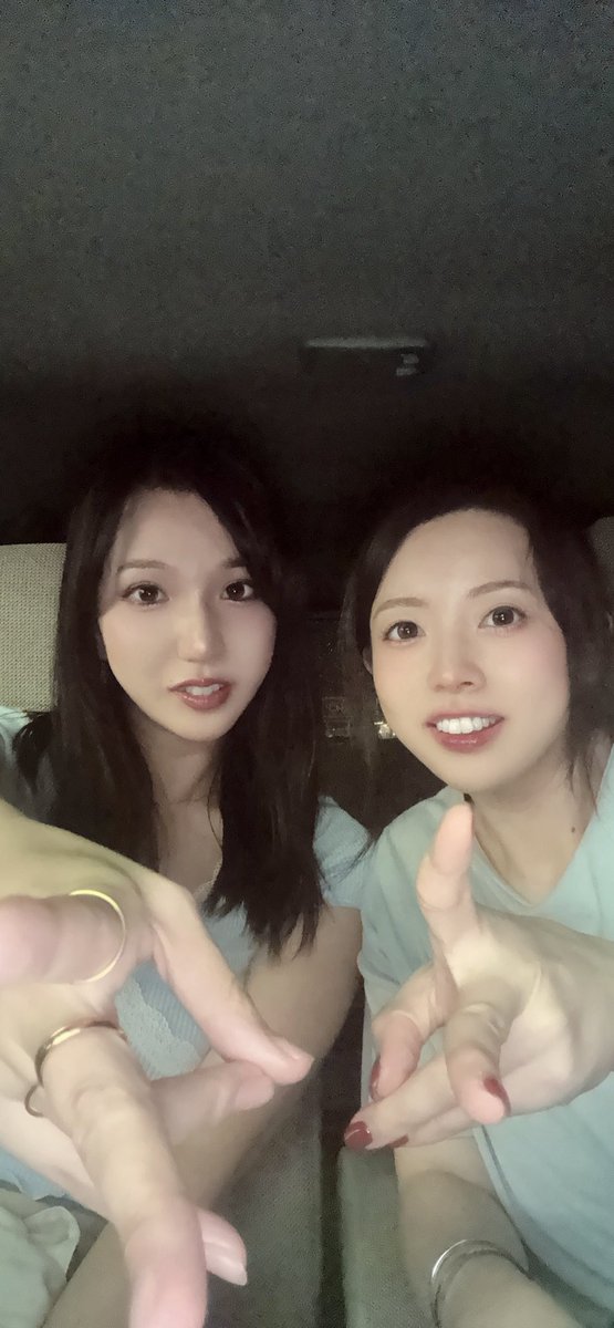 rinablow9999's tweet photo. 大好き友達とたまたま服の色オロソやった💘
1枚目が写真初めて撮った子みたいでじわる🥺w https://t.co/SpwpLcOxTV