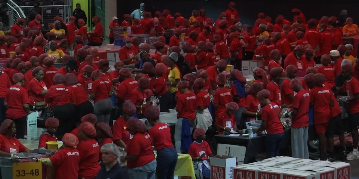 ATLNewsFirst's tweet photo. Volunteers pack 1 million meals at State Farm Arena https://t.co/nkezfnojs7