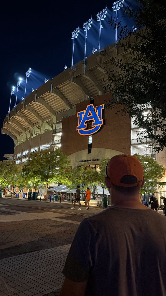 BarnerBecca's tweet photo. Thankful for a win and thankful he’s an Auburn fan! #WarDamnEagle https://t.co/ZD2cnurMD4