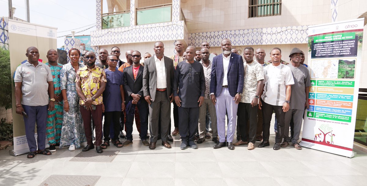 FAOauTogo's tweet photo. 📍#Kpalimé🇹🇬 2⃣5⃣-2⃣8⃣/0⃣8⃣
@FAOauTogo a renforcé les capacités des #communicateurs locaux en faveur de la #RestaurationDesForêts, des terres dégradées et de la gestion durable des #RessourcesNaturelles, dans le cadre du Projet d’appui au Programme #AFR100.
#ODD15🇺🇳#ComDev🇹🇬
1/3 https://t.co/y5g7TL1DeU