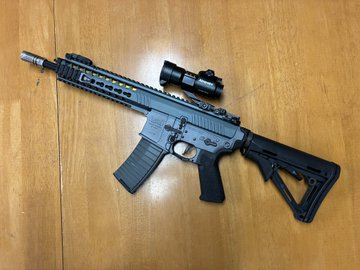 lunaPabz's tweet photo. VFC グラディウスの中古が入荷
KACのPDWをベースにM4系の固定ストックを付けた電動ガンです
内部カスタム済み
11.1vでの使用も可
ハンドガード一帯のアッパーは剛性も非常に高く、メタルなのに軽量
もはや新品では手に入れれない貴重品
ガンケース付きです https://t.co/KRR2pw72L4