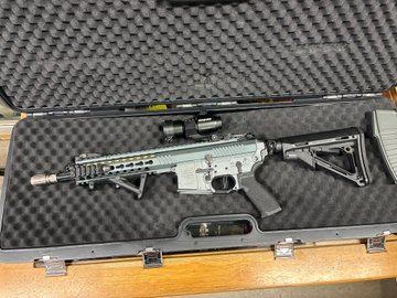 lunaPabz's tweet photo. VFC グラディウスの中古が入荷
KACのPDWをベースにM4系の固定ストックを付けた電動ガンです
内部カスタム済み
11.1vでの使用も可
ハンドガード一帯のアッパーは剛性も非常に高く、メタルなのに軽量
もはや新品では手に入れれない貴重品
ガンケース付きです https://t.co/KRR2pw72L4